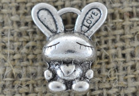 [30708] Zawieszka króliczek z sercem kolor srebrny