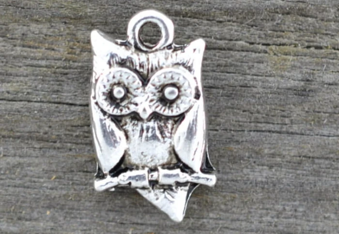 307161 Zawieszka mała sówka obustronna w kolorze srebra 2szt