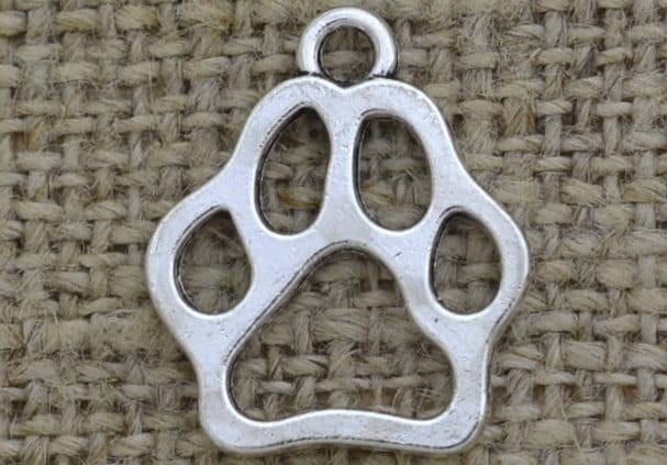 Zawieszka mała łapka w kolorze srebra 3szt