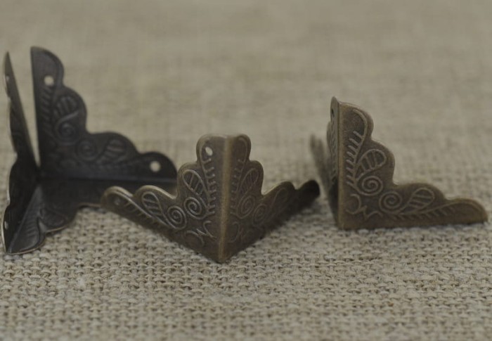 [k0523 Narożnik do szkatułki kolor brąz 25*25*25mm