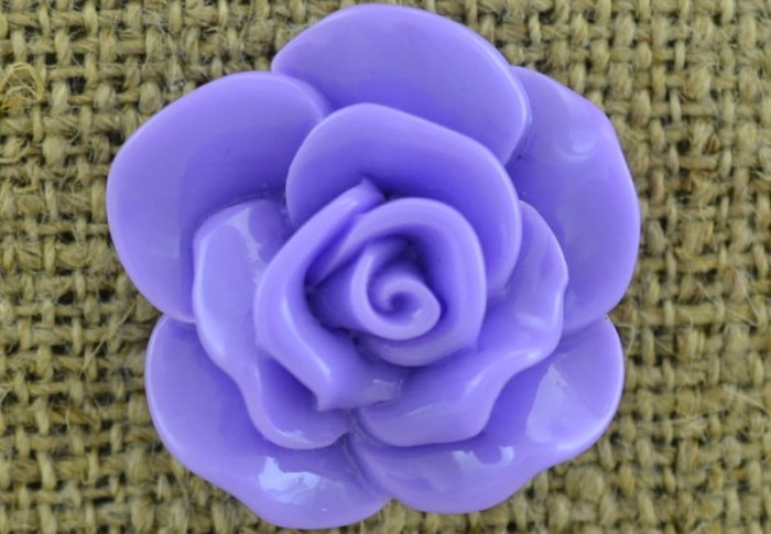 802438 Kaboszon kwiatowy różyczka 26*28mm fioletowa