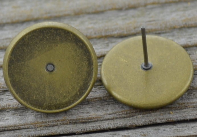 10420 Klasyczna baza kolczyka wkrętka w kolorze brązu na kaboszon 14mm