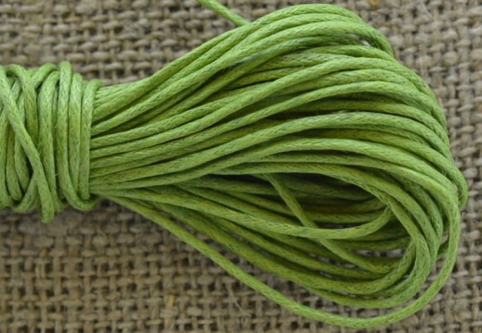 71725 Sznurek woskowany zielony jasny 1mm 7 metrów 