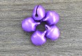 00704 Zawieszka mała dzwoneczek w kolorze fioletowym 20szt 