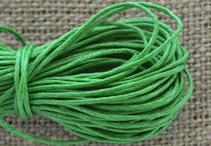 71724 Sznurek woskowany zielony 1mm 7 metrów
