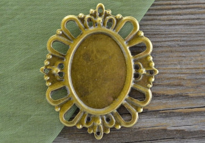 10185 Ozdobna baza medalionu w kolorze brązu na kaboszon 25*18mm 2szt