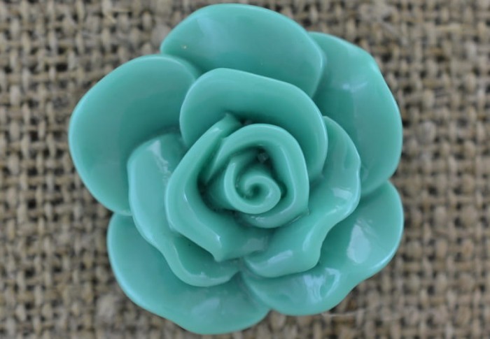 802441 Kaboszon kwiatowy różyczka 26*28mm miętowa