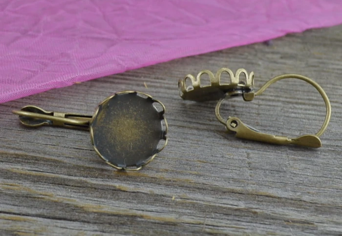 10452 Ozdobna baza kolczyka na biglu angielskim na kaboszon 12mm