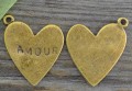 107213 Zawieszka mała serduszko AMOUR w kolorze brązu 3szt