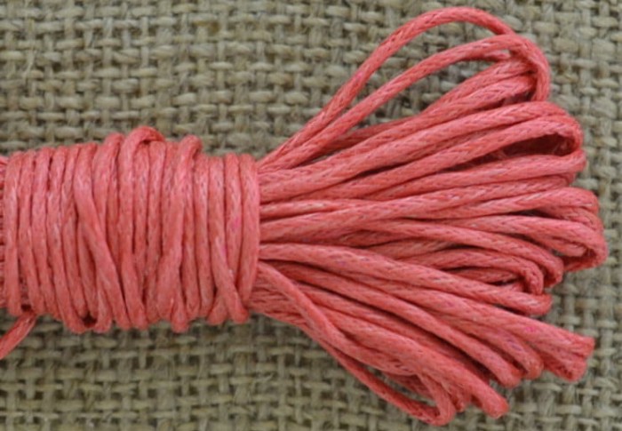  [717116] Sznurek woskowany karminowy 1mm 7m