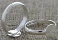 50342 Klasyczna baza pierścionka w kolorze srebra z tarczą 8mm 2szt
