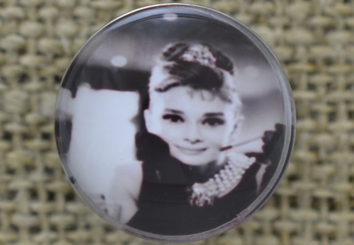 31827 Nap z kaboszonem z obrazkiem Audrey Hepburn 18mm