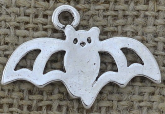 Zawieszka mała nietoperz kolor srebrny