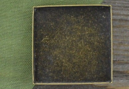 10228 Klasyczna baza broszki w kolorze brązu na kaboszon kwadratowy 22mm