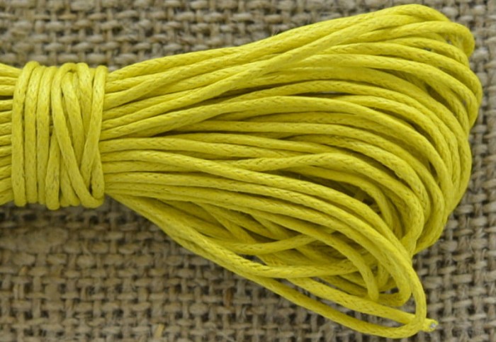 71731 Sznurek woskowany żółty 1mm 7 metrów