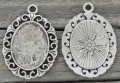 30151 Ozdobna baza medalionu w kolorze srebra na kaboszon 13*18mm 2szt