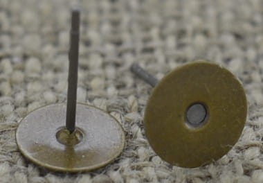 [10422] Klasyczna baza kolczyka wkrętka w kolorze brązu z tarczą 8mm