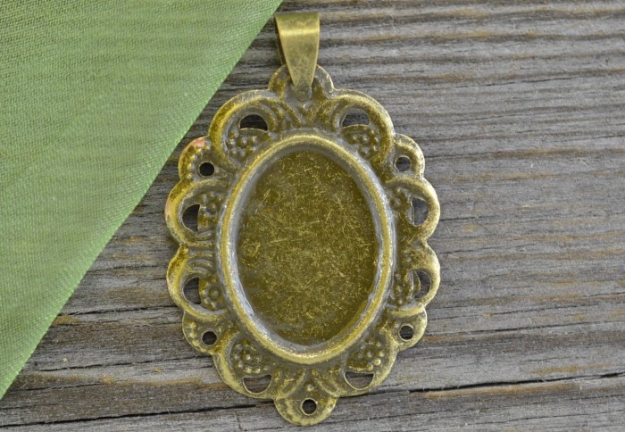 10106 Ozdobna baza medalionu w kolorze brązu na kaboszon 18*13mm