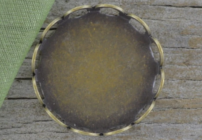 101138 Ozdobna baza medalionu w kolorze brązu na kaboszon 15mm 2szt