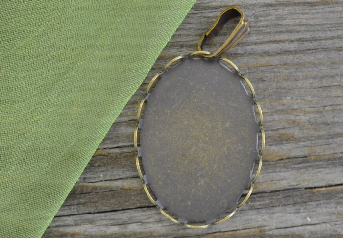 10107 Ozdobna baza medalionu w kolorze brązu na kaboszon 18*25mm 2szt