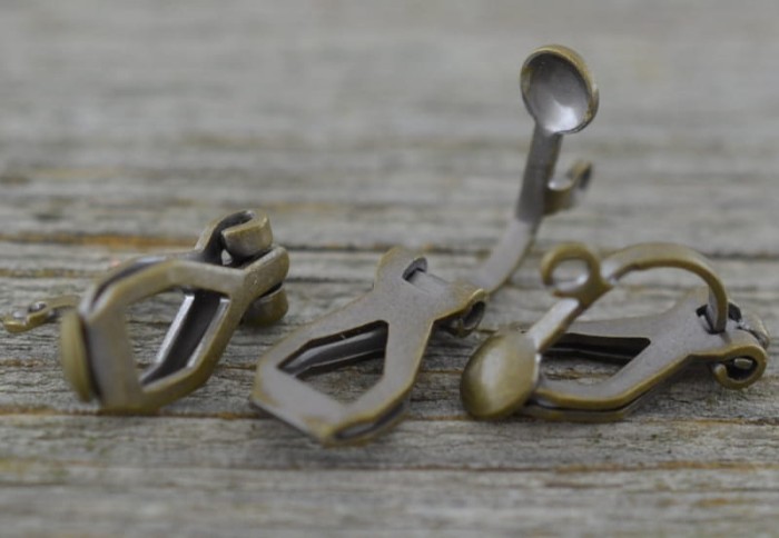 [10467] Baza kolczyka klipsa w kolorze brązowym