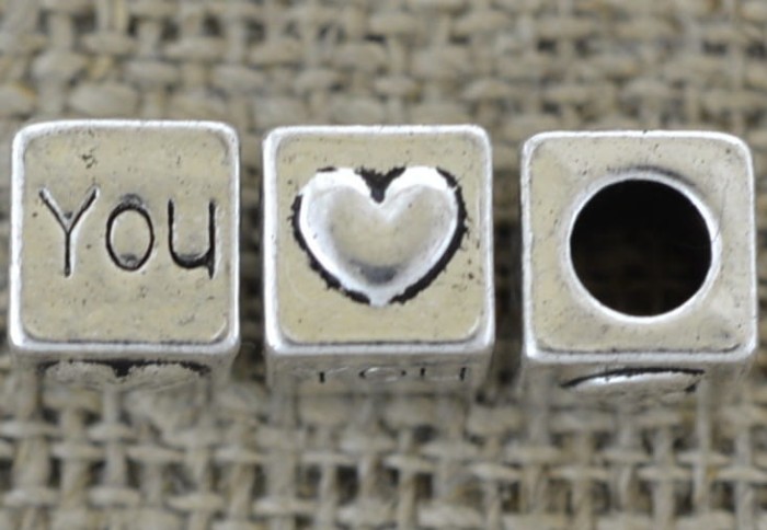 312157 Koralik modułowy kostka YOU w kolorze srebrnym