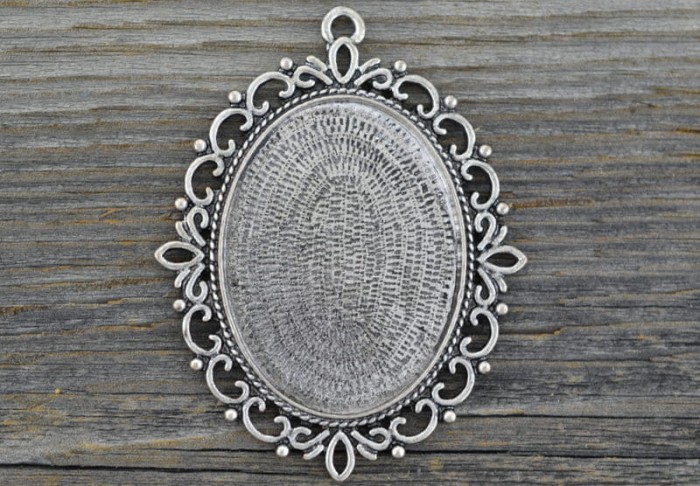30109 Ozdobna baza medalionu w kolorze starego srebra na kaboszon 40*30mm