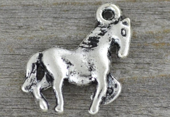 307350 Zawieszka mała konik w kolorze srebra 4szt