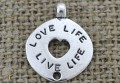 307285 Zawieszka mała moneta z wyciętym sercem LOVE LIFE w kolorze srebrnym