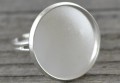 50320 Klasyczna baza pierścionka w kolorze srebra na kaboszon 18mm