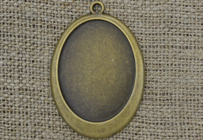  101197 Ozdobna baza medalionu w kolorze brązu na kaboszon 40*30mm