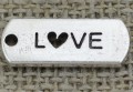 {307310} Zawieszka mała z napisem "LOVE" w kolorze srebrnym