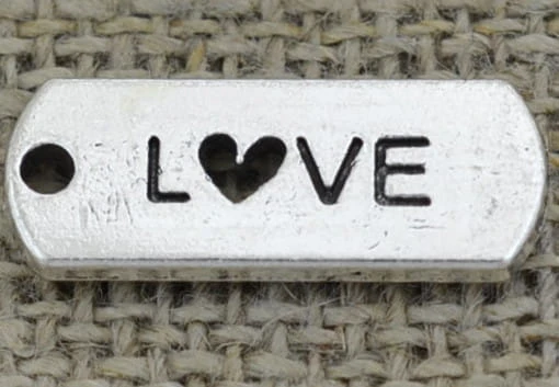 {307310} Zawieszka mała z napisem "LOVE" w kolorze srebrnym