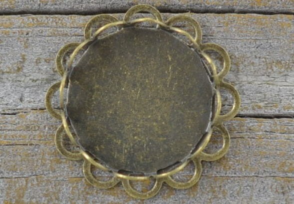 101148 Ozdobna baza medalionu w kolorze brązu na kaboszon 14mm