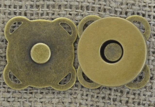 [k0404] Magnetyczne zapięcie do torebki w kolorze brązu 19*19mm