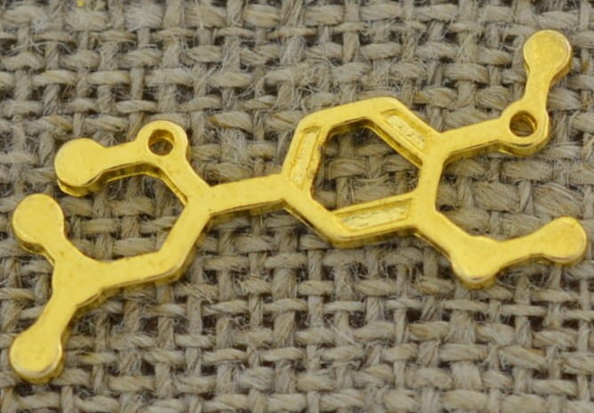 [212107] Element ozdobny związek chemiczny w kolorze złotym