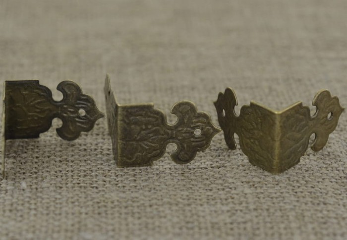  [k0524 Narożnik do szkatułki kolor brąz 25*25*17mm