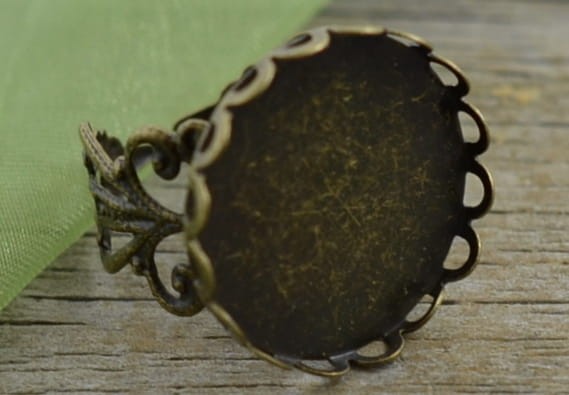 10377 Ozdobna baza pierścionka w kolorze brązu na kaboszon 20mm 