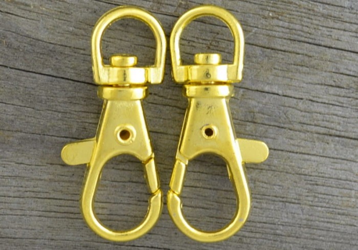 21504 Duży karabińczyk do breloka w kolorze złota