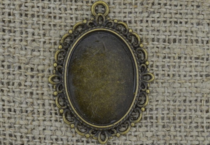 10118 Ozdobna baza medalionu w kolorze brązu na kaboszon 25*18mm