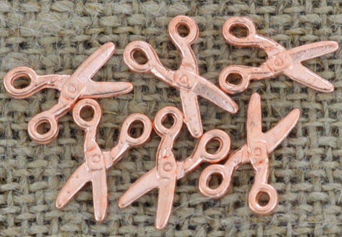 20785 Zawieszka mała nożyce w kolorze różowego złota