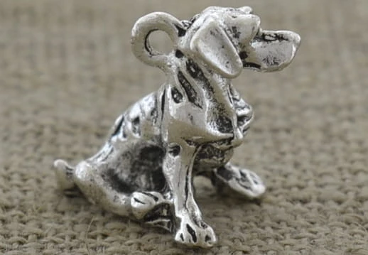 [307501] Zawieszka trójwymiarowa pies kolor srebrny