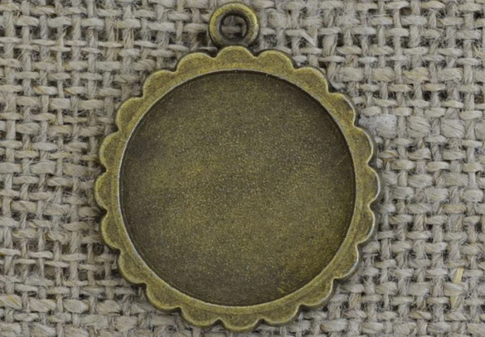 101189 Ozdobna baza medalionu w kolorze brązu na kaboszon 20mm 