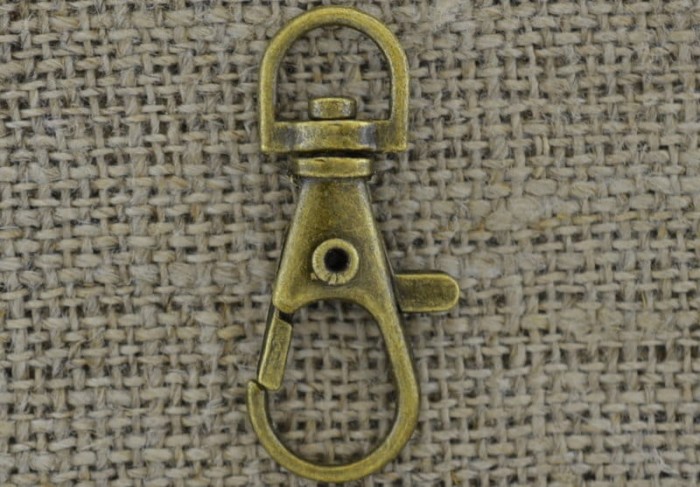 {11521} Duży karabińczyk do breloka w kolorze brązu