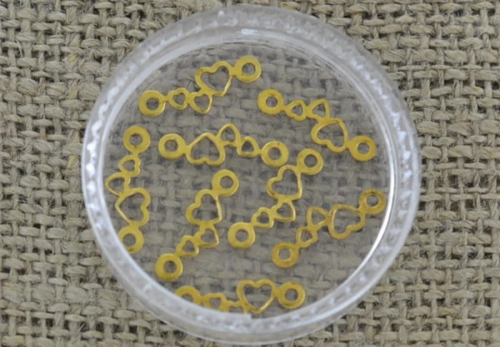 [21232] Element ozdobny łącznik serduszka w kolorze złotym