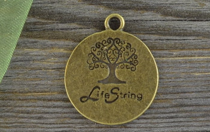 10777 Zawieszka mała Life String w kolorze brązu