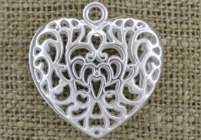 30816 Zawieszka duża serce ażurowe w kolorze srebra