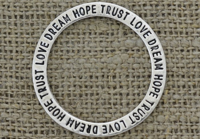 312167 Element ozdobny koło z napisami w kolorze srebrnym 