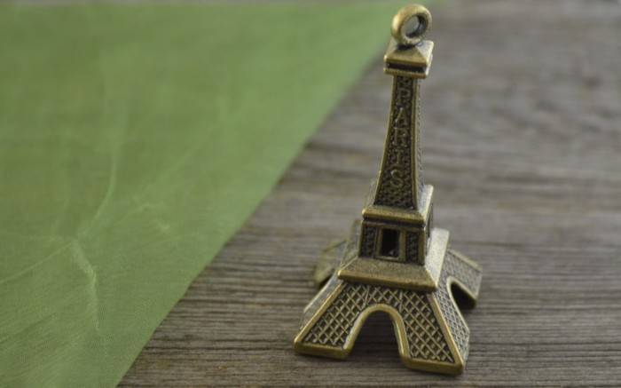 10808 Zawieszka duża wieża Eiffla w kolorze brązu 