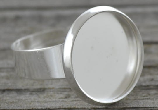 50308 Klasyczna baza pierścionka w kolorze srebra na kaboszon 14mm